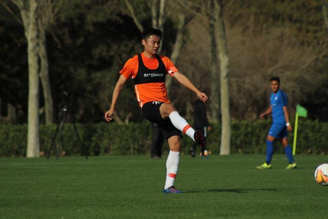 乔帅雪藏王哲林重用胡金秋 后者20分率队首胜